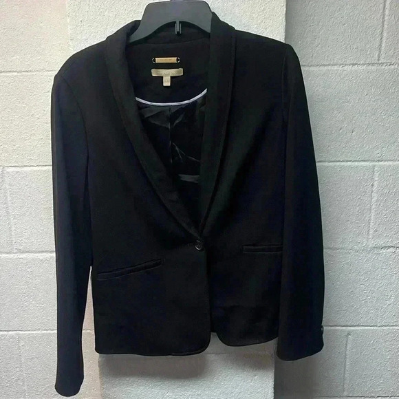 Talbots Jackets & Blazers - Talbots Luxe Italian Knit Blazer 8
Black. Stretch Lined Pocket.